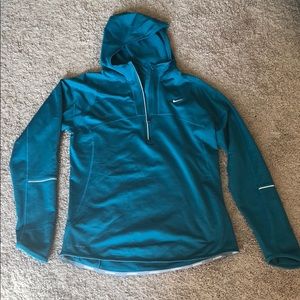 EUC Nike women’s large hooded fleece-lined run top